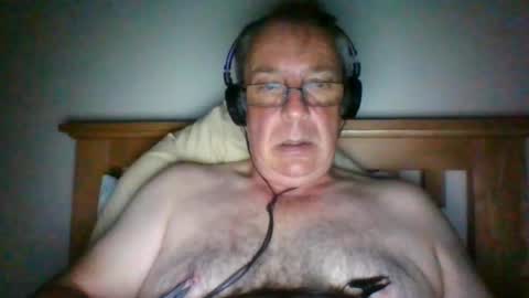 rubberslut12 online show from August 8, 11:16 pm