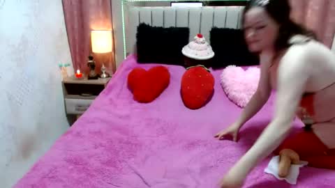 rubi82_ online show from August 9, 12:00 am