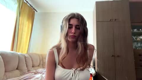 Mia online show from July 24, 2:42 pm