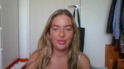 rubyredxxxoxxx online show from August 2, 10:00 am