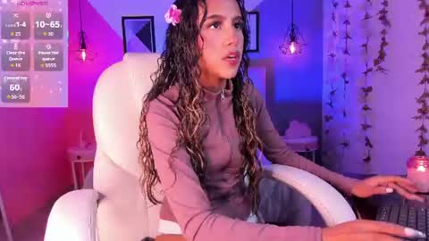 rue_zue online show from August 14, 3:26 pm