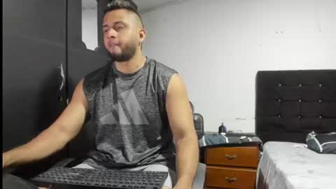 ryan_xc1 online show from July 27, 3:01 am