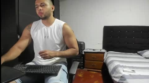 ryan_xc1 online show from August 2, 2:29 am