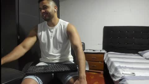 ryan_xc1 online show from August 2, 3:35 am