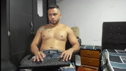 ryan_xc1 online show from August 5, 2:09 am