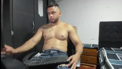 ryan_xc1 online show from August 5, 3:15 am