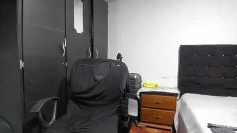 ryan_xc1 online show from August 13, 4:48 am
