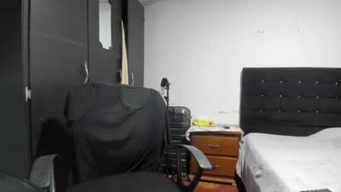 ryan_xc1 online show from August 14, 2:48 am