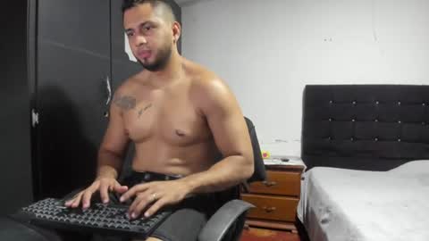 ryan_xc1 online show from August 14, 3:54 am