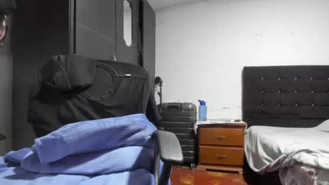 ryan_xc1 online show from August 14, 8:18 am