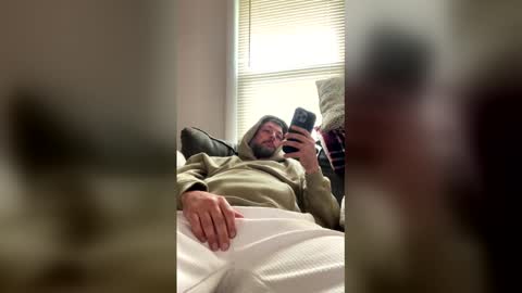 ryanmhoyt88 online show from May 23, 6:33 pm
