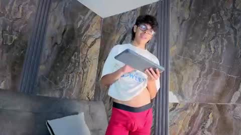 ryann_wolf online show from August 12, 4:04 am