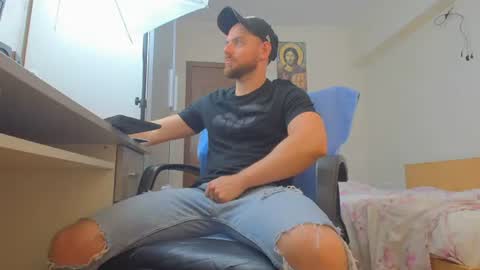 Ryanstone  online show from August 10, 8:27 am