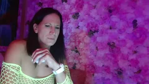 ryeanne25 online show from August 2, 4:52 am