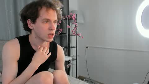 Kayl online show from August 14, 3:32 am