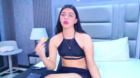 Sabrina Foox online show from August 15, 12:25 am