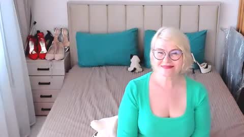 Sabrina MacMarren online show from August 2, 4:03 pm