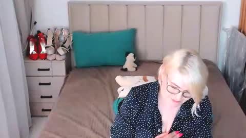 Sabrina MacMarren online show from August 4, 7:55 pm