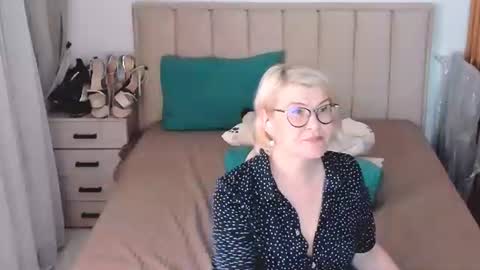 Sabrina MacMarren online show from August 9, 6:53 pm