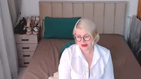 Sabrina MacMarren online show from August 13, 6:11 pm