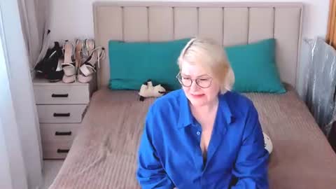 Sabrina MacMarren online show from August 14, 4:32 pm
