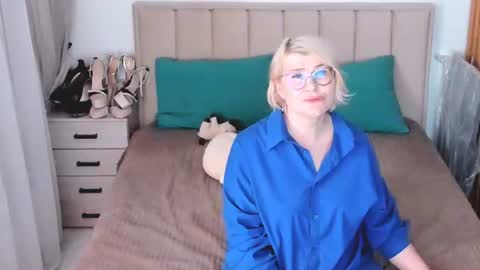 Sabrina MacMarren online show from August 14, 6:55 pm