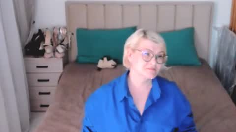 Sabrina MacMarren online show from August 14, 8:01 pm