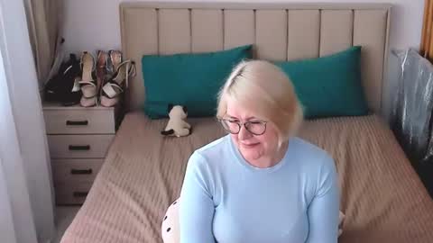 Sabrina MacMarren online show from August 15, 2:10 pm
