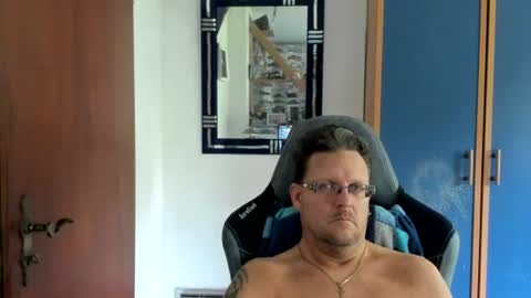 salichris online show from July 18, 9:10 am