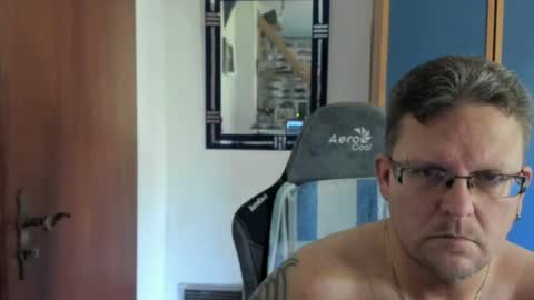 salichris online show from August 9, 9:32 am