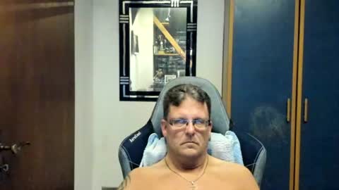 salichris online show from August 15, 7:51 pm