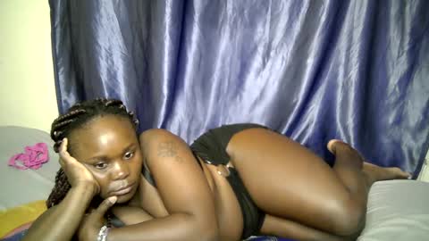 sally_bee1 online show from August 11, 10:56 pm