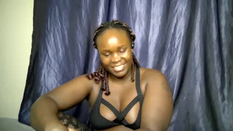 sally_bee1 online show from August 12, 9:28 pm
