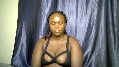 sally_bee1 online show from August 12, 11:40 pm