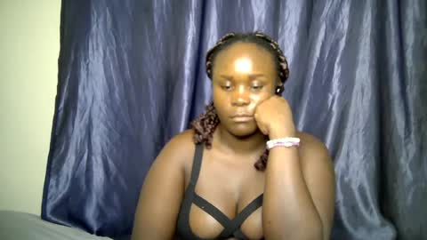 sally_bee1 online show from August 13, 4:04 am