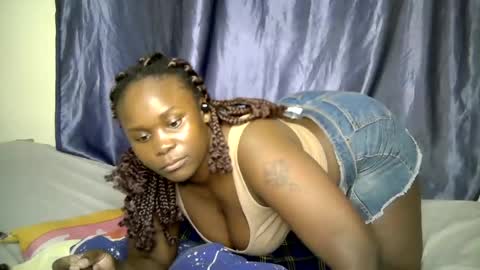 sally_bee1 online show from August 13, 8:39 am