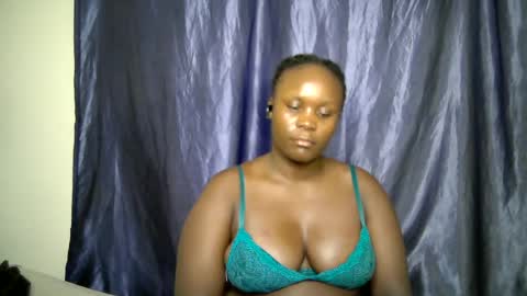 sally_bee1 online show from August 14, 6:11 pm