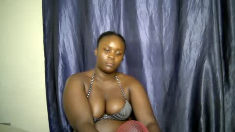 sally_bee1 online show from August 15, 5:39 pm