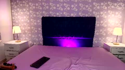 salome_simonz online show from August 14, 7:39 pm