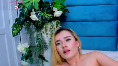 Salome Larzon online show from June 11, 2:07 am