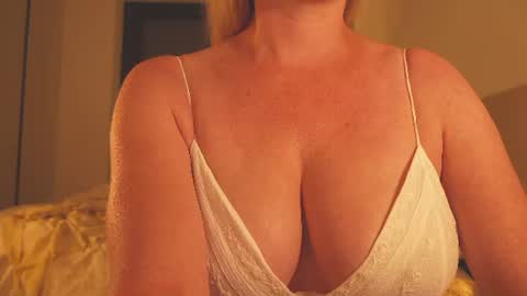 Bella-  online show from August 12, 8:00 pm