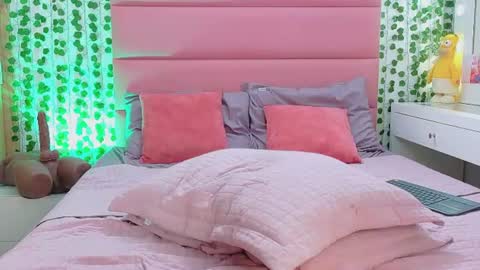 sam_and_lisa_ online show from August 2, 10:28 pm