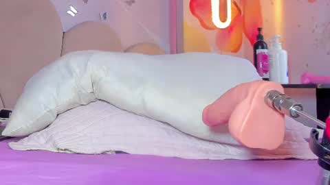 Sam online show from August 9, 2:40 pm
