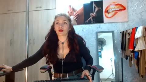 samanta_brownn_ online show from August 11, 11:12 am