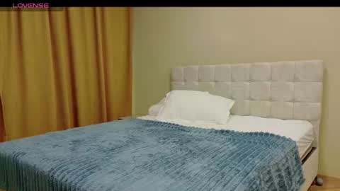 samantamoons1 online show from August 15, 5:33 am