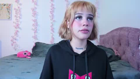 samantha_browwnn online show from August 7, 7:25 pm