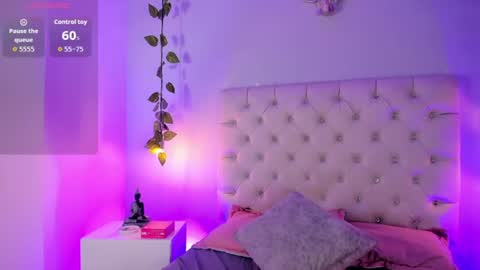 samantha greey  online show from August 5, 2:37 pm