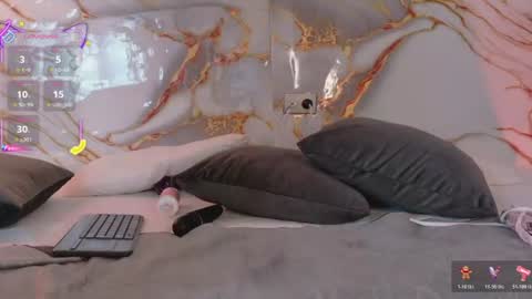 samanthaecheverry online show from August 6, 9:36 pm