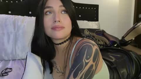 IGSamanthaGrant 10 online show from August 5, 10:19 pm