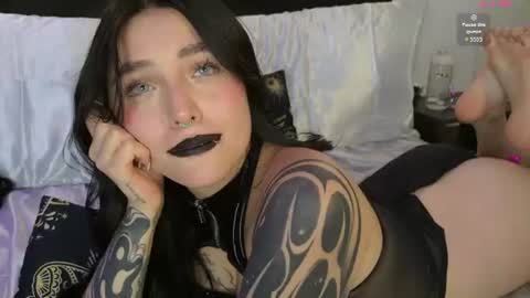 IGSamanthaGrant 10 online show from August 6, 11:15 pm